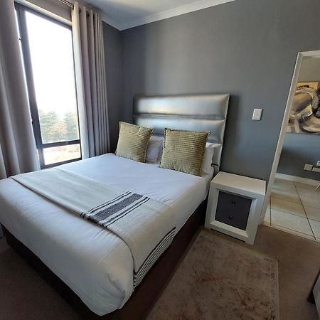 Zwelakho Furnished Apartments The Cube Johannesburg Eksteriør bilde