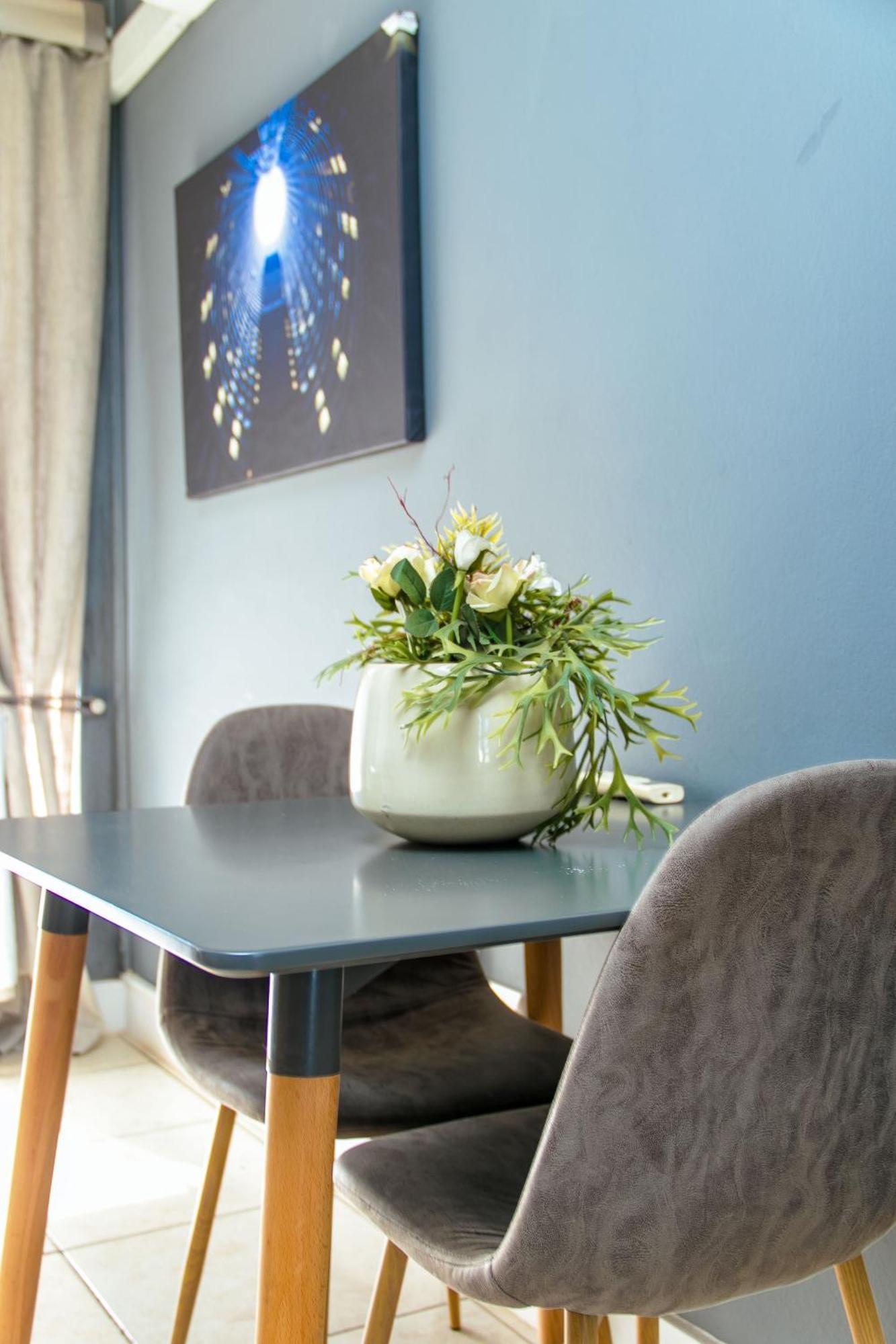 Zwelakho Furnished Apartments The Cube Johannesburg Eksteriør bilde